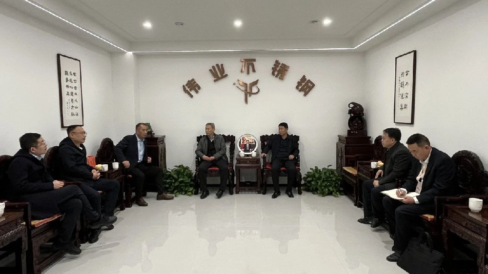 山东省化专办冶金焦化组组长岳文胜到周村不锈钢展览会调研指导并组织部分企业家座谈